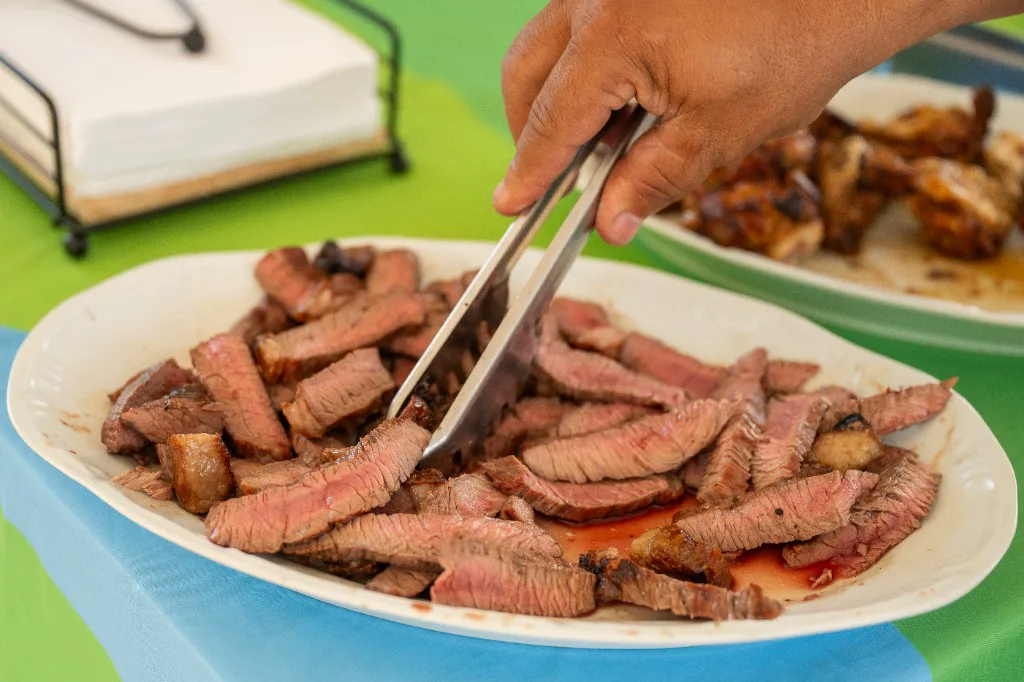 Picanha fatiada na hora num evento da ChurrascoShow na Zona Sul do Rio