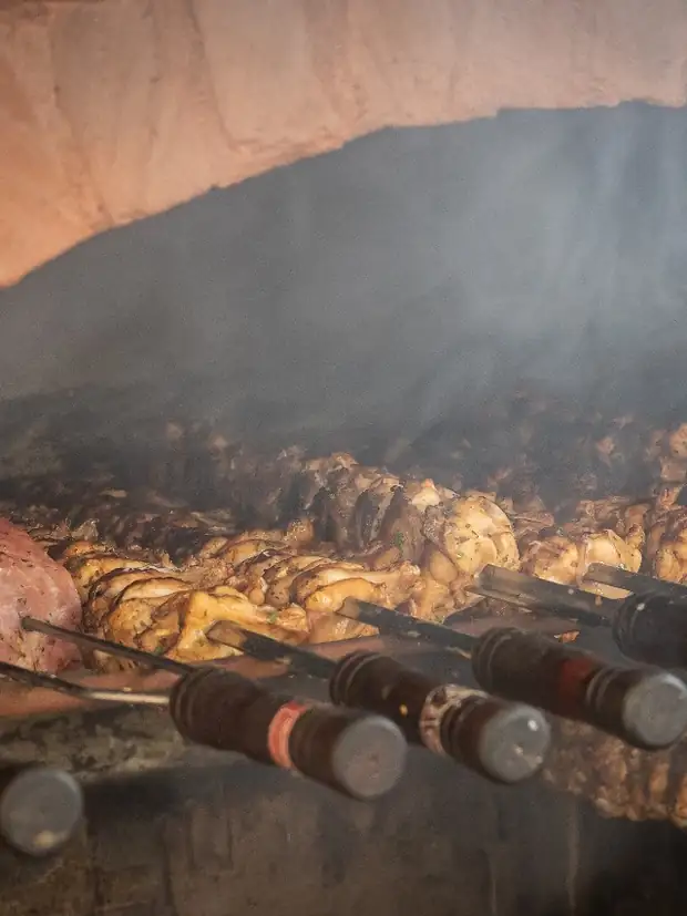 Churrasqueira em operação num evento da ChurrascoShow no Rio de Janeiro